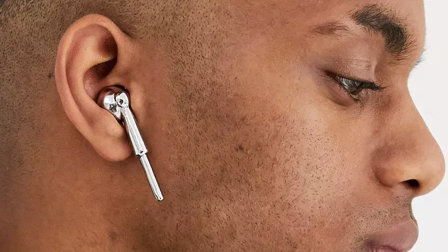 Des AirPods factices comme accessoire de mode ?