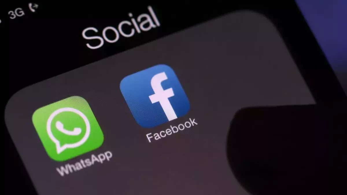 Les logos WhatsApp et Facebook