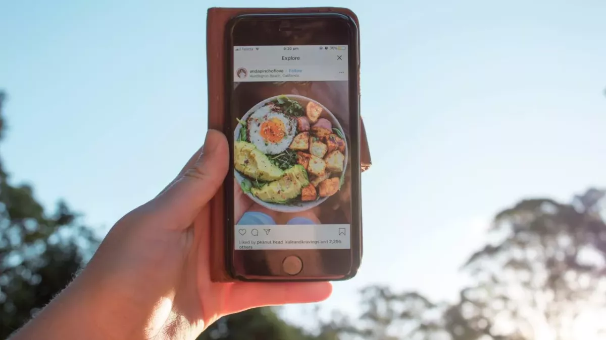 Une personne utilisant Instagram (illustration)