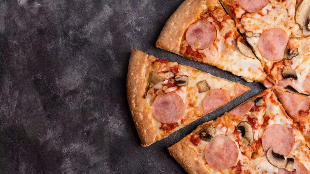 Une pizza.