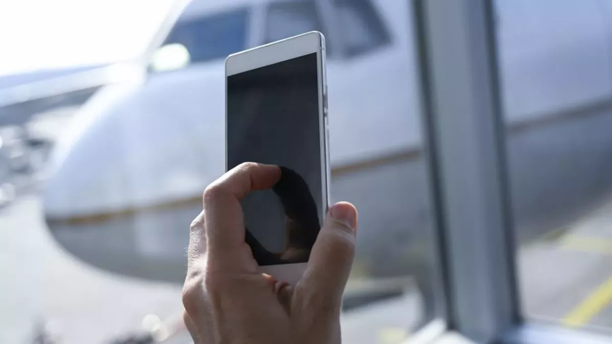 Voyage : Pourquoi il ne faut surtout pas brancher vos portables dans les aéroports
