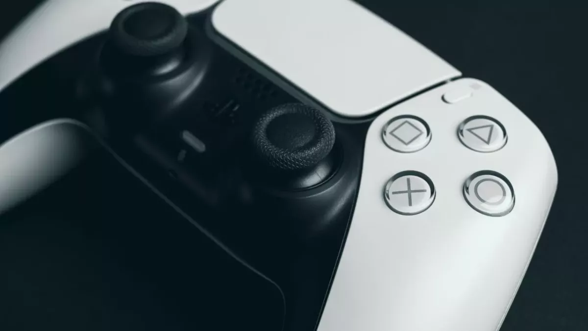 Mauvaise nouvelle, la sortie de ce jeu très attendu sur PS5 repoussée de 2 mois pour une horrible raison