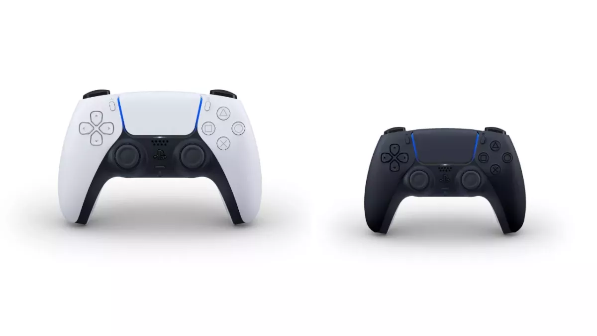 PS5 : une DualSense noire fait surface, un mois avant la sortie de la console de Sony !