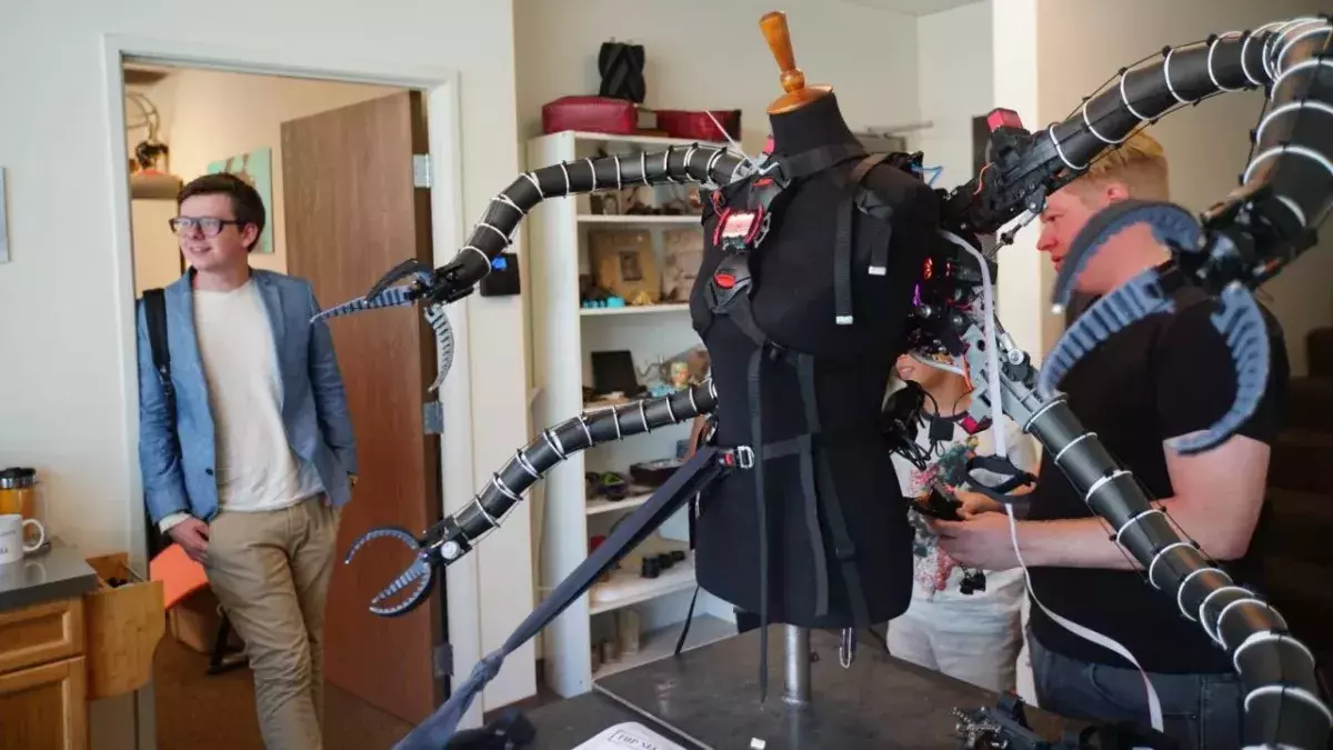 Erik Finman prothèse Dr Octopus