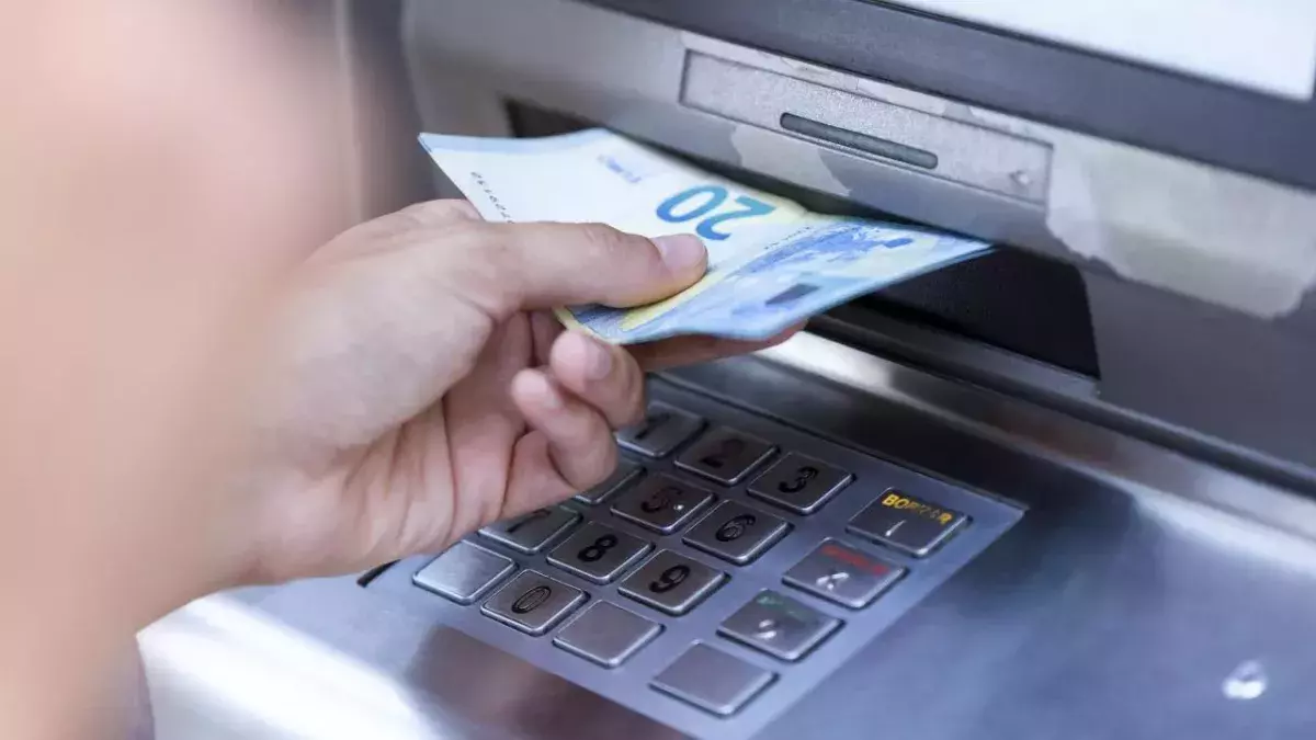 Les distributeurs de billets vont-ils réellement disparaître ?