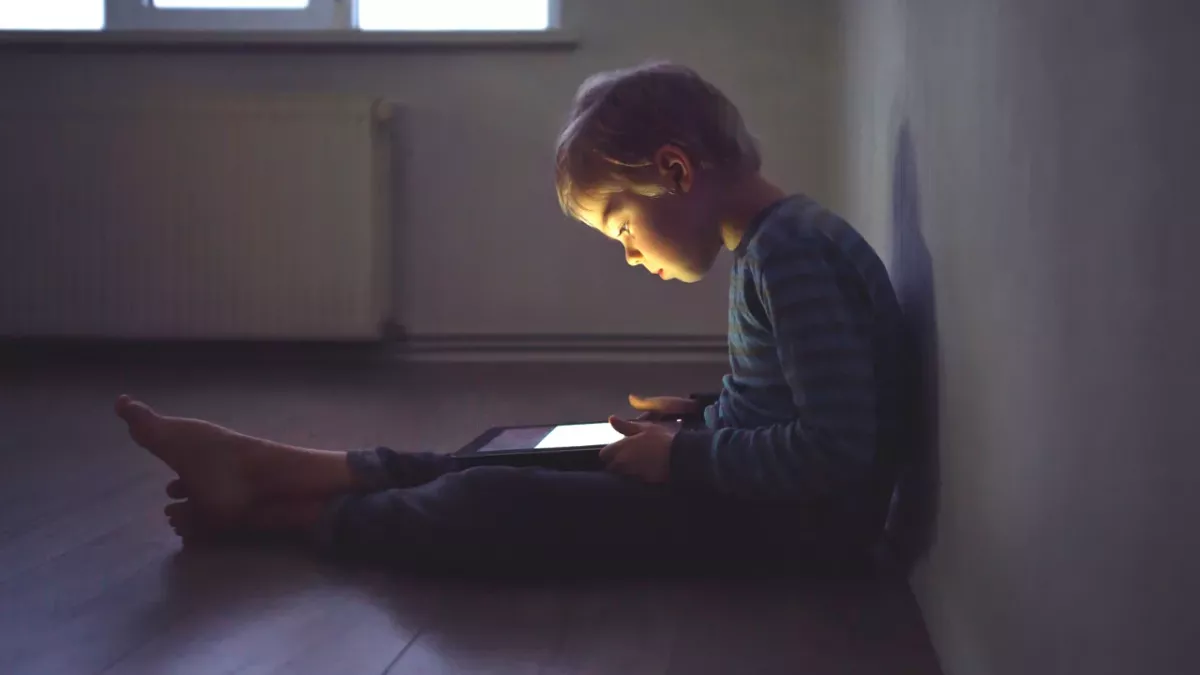 Un père force son enfant de 11 ans à jouer pendant 17 heures d'affilé et provoque l'indignation