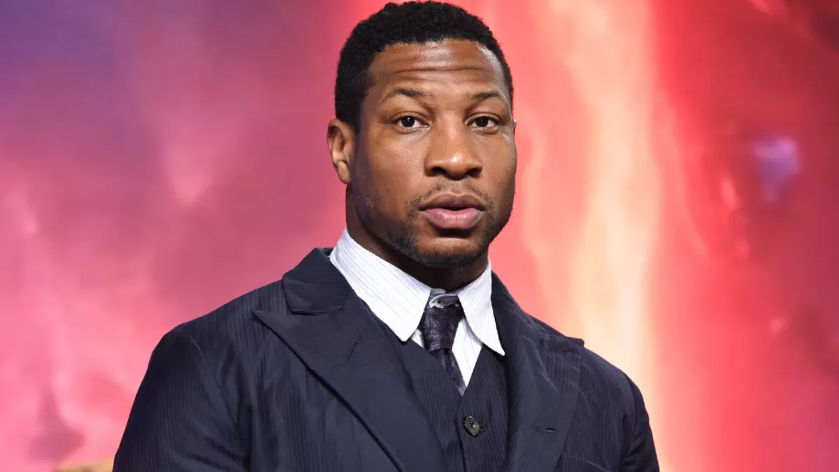 Jonathan Majors accusé d'avoir étranglé une femme