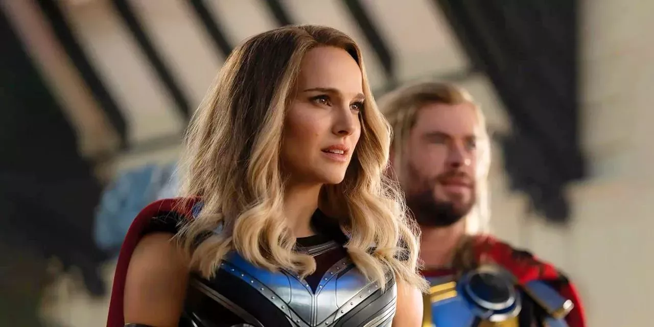 Natalie Portman en Mighty Thor dans le film Thor : Love & Thunder