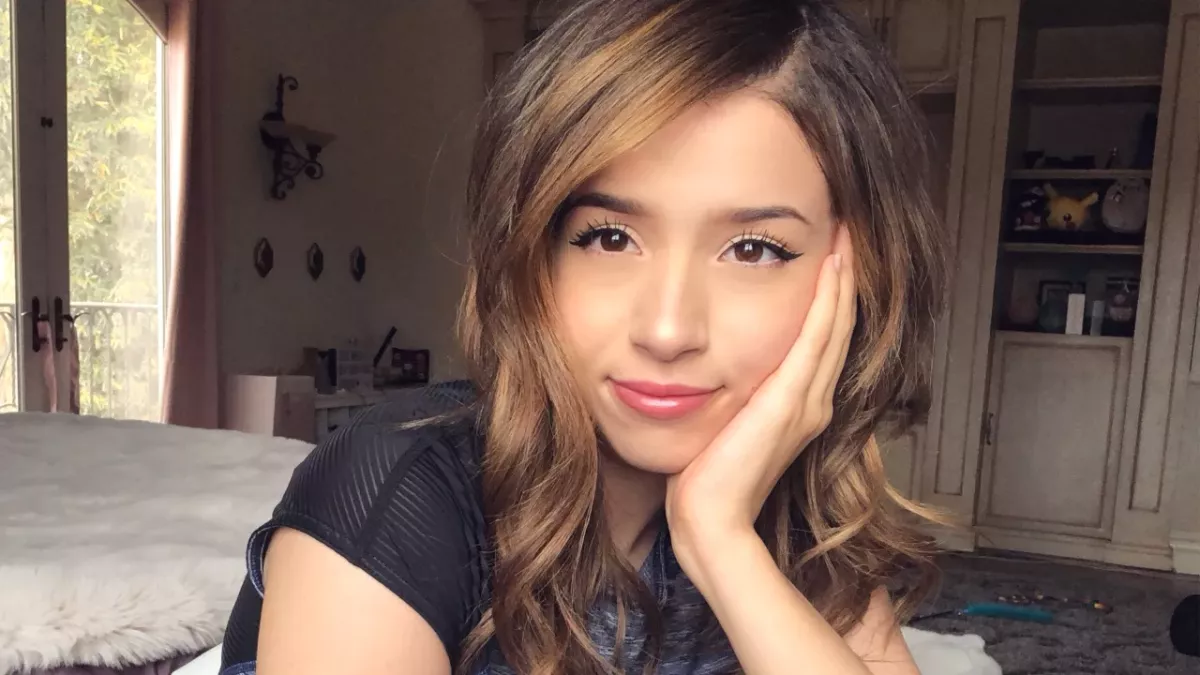 Pokimane dit ce qu'elle pense de Kick et tacle Amouranth au passage