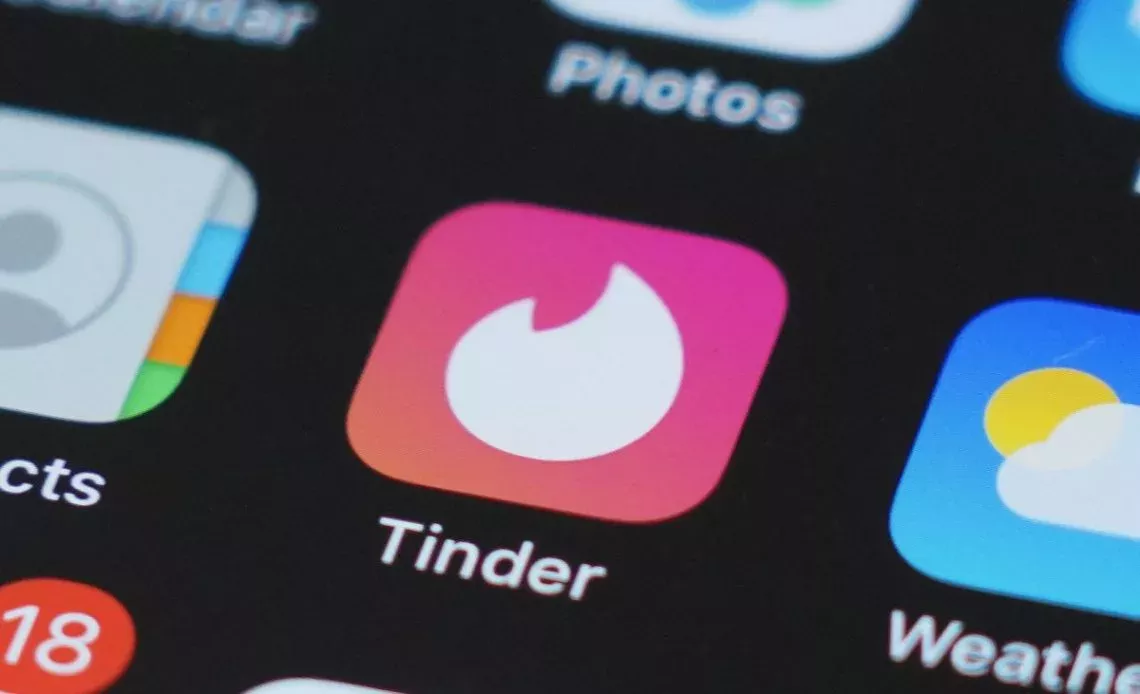 Tinder : un streamer dévoile sa phrase d'accroche inattendue pour briser la glace