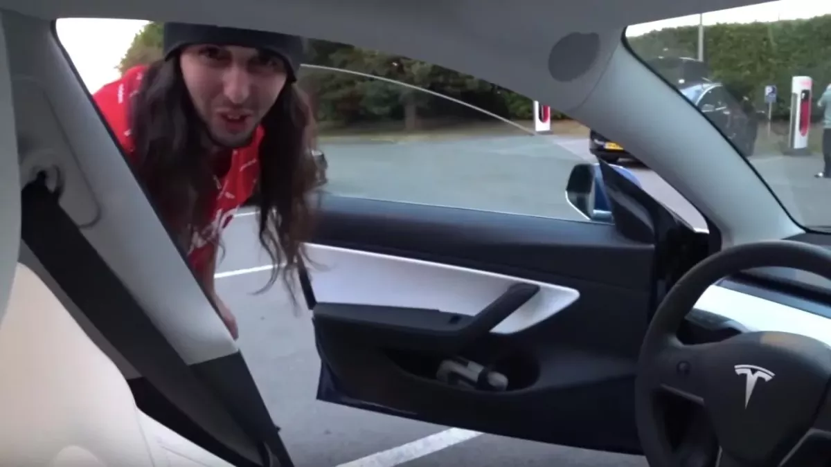 Jiraya et sa Tesla 