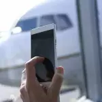 Voyage : Pourquoi il ne faut surtout pas brancher vos portables dans les aéroports