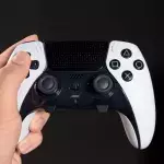 Un joueur sous le choc en découvrant que sa manette PS5 change de couleur, la raison va vous sidérer