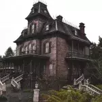Ces photos rarissimes du Manoir Hanté de Disneyland Paris vont vous glacer le sang