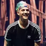 Ninja a trouvé un nouveau moyen de se faire de l'argent : un vrai businessman