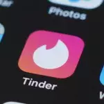 Tinder : un streamer dévoile sa phrase d'accroche inattendue pour briser la glace