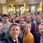 Emmanuel Macron à l'Elysée avec des personnalités issues de la scène Esport française