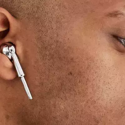 Des AirPods factices comme accessoire de mode ?