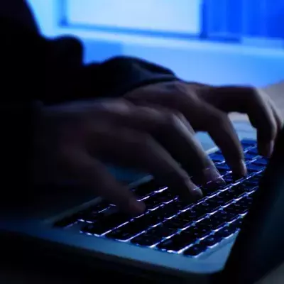 Des mains sur un clavier (illustration)