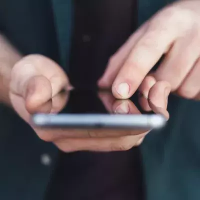 La marque à la pomme pourrait prochainement introduire des publicités dans les applications de ses iPhone.