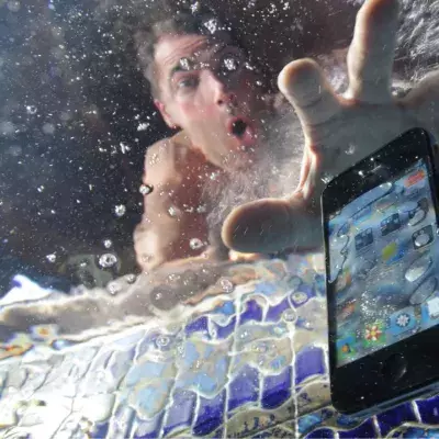 Téléphone sous l'eau