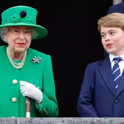 La Reine d'Angleterre et le Prince George