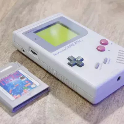 Nintendo : une joueuse de 95 ans reçoit une Gameboy Color neuve après avoir cassé la sienne