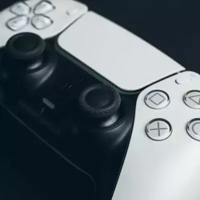 Mauvaise nouvelle, la sortie de ce jeu très attendu sur PS5 repoussée de 2 mois pour une horrible raison