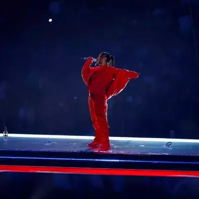 Rihanna a-t-elle copié Smash Bros pour sa prestation au Super Bowl ? Les images troublantes