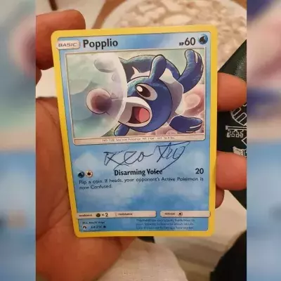 Carte Pokémon signé par le Pape