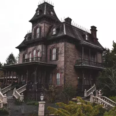 Ces photos rarissimes du Manoir Hanté de Disneyland Paris vont vous glacer le sang