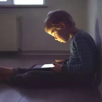 Un père force son enfant de 11 ans à jouer pendant 17 heures d'affilé et provoque l'indignation