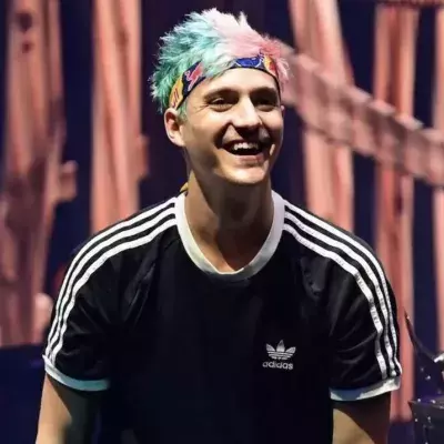 Ninja a trouvé un nouveau moyen de se faire de l'argent : un vrai businessman