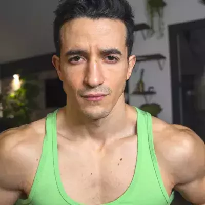 Tibo InShape se fait tacler par le combattant de MMA Cédric Doumbé