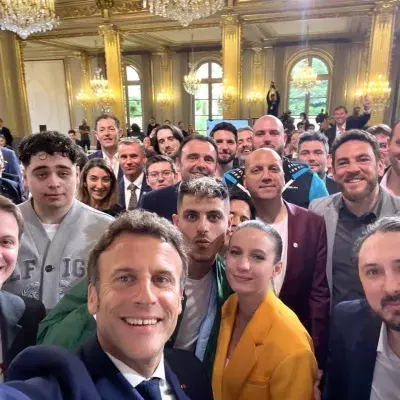 Emmanuel Macron à l'Elysée avec des personnalités issues de la scène Esport française