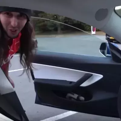 Jiraya et sa Tesla 