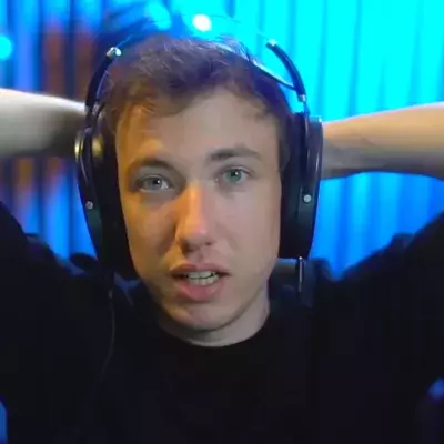 Sardoche fond en larmes en plein live mais les internautes sont impitoyables