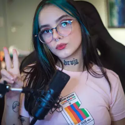 Une streameuse oublie d'activer son filtre de beauté en plein live et scandalise ses abonnés