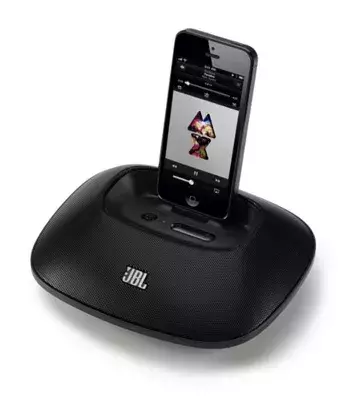 iPhone 5 - accessoire : pour ceux qui préfèrent rester classiques, de simples hauts-parleurs suffiront. Station d’accueil/haut-parleur portable JBL OnBeat Micro, 79,95 euros.