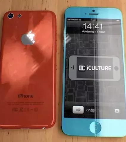 iPhone 5S en rouge et en bleu