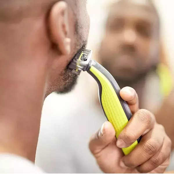 Le rasoir Philips OneBlade Face bénéficie de 57% de réduction