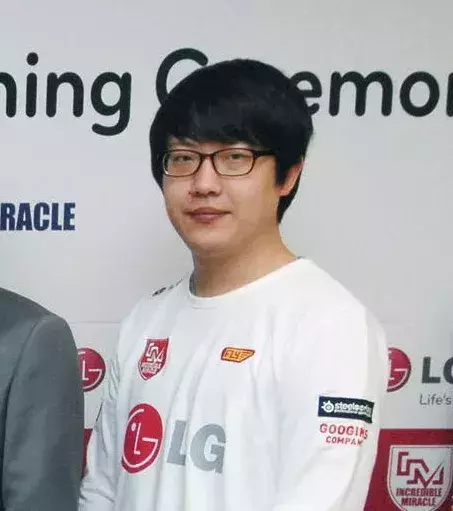 N°11 : Lim "NesTea" Jae Duk. Le Coréen a récolté 262.494,80 dollars en 32 compétitions. Une grande partie de ses revenus proviennent de son sponsor LG. 