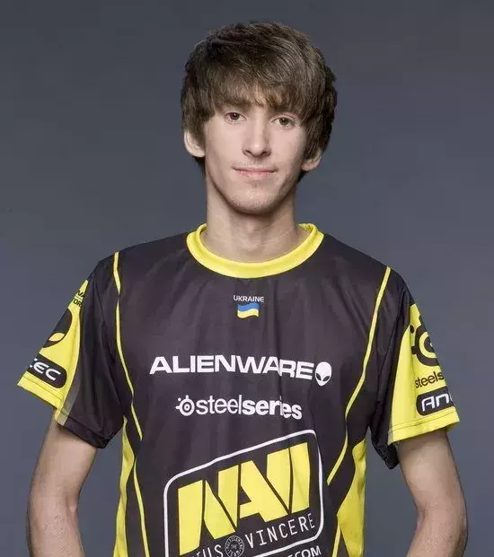 N°7 : Danylo "Dendi" Ishutin. L'Ukrainien a gagné 275.800,28 dollars en 23 tournois. Avec ses quatre co-équipiers précédents, ils forment l'une des meilleures équipes sur Dota 2. 
