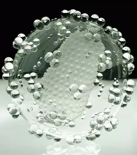 Le virus du SIDA reconstitué en verre
