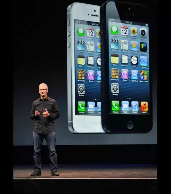 Tim Cook présente l'iPhone 5