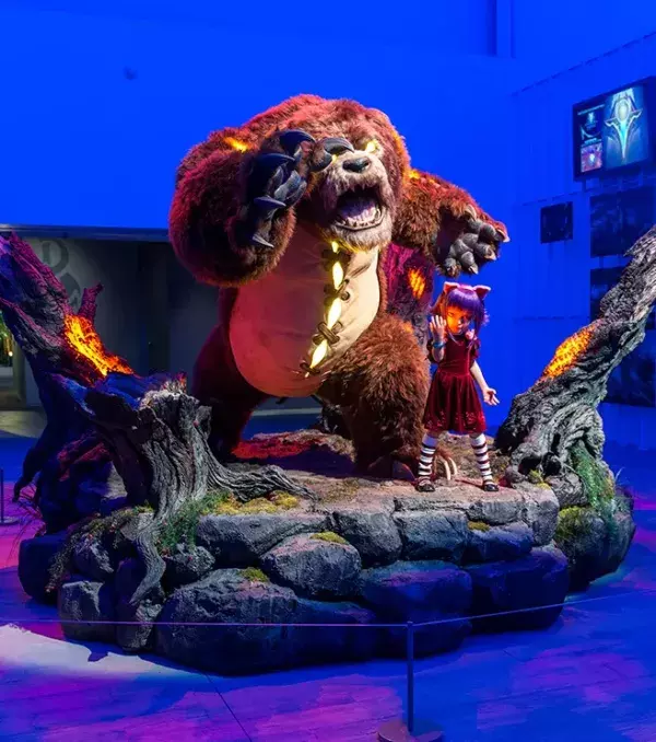Annie et Tibbers accueillent les employés et les visiteurs