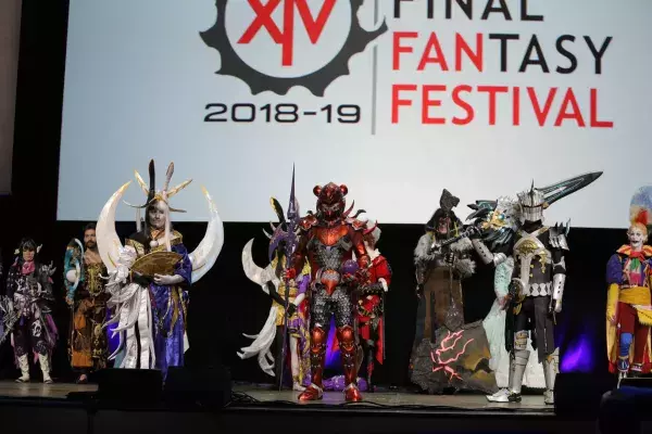 Final Fantasy 14 cosplays : remarquez la qualité des armes