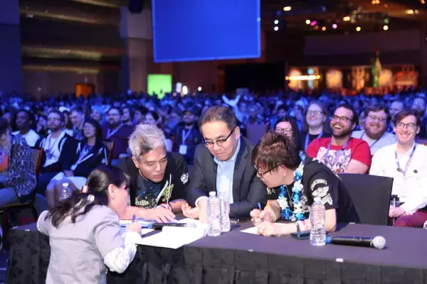 Final Fantasy 14 cosplays : un jury de qualité, Yoshida (directeur et producteur sur FF14) et Matsuda (président Square Enix)
