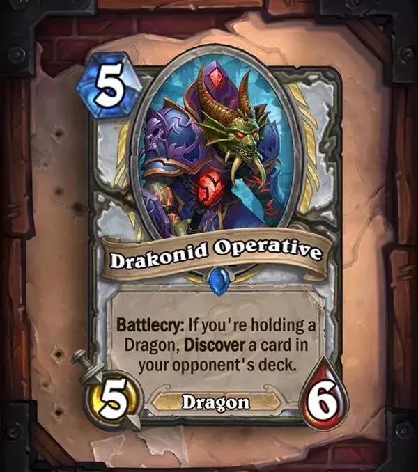 Opérateur Draconien : si vous avez un Dragon en main, Découvrez une carte du deck de votre adversaire