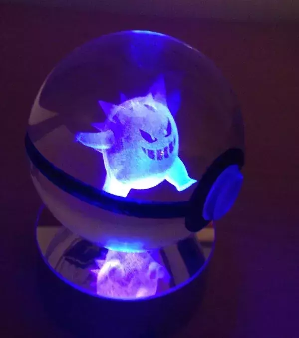 PokeMasterCrafter : une pokéball lumineuse en cristal renfermant Ectoplasma
